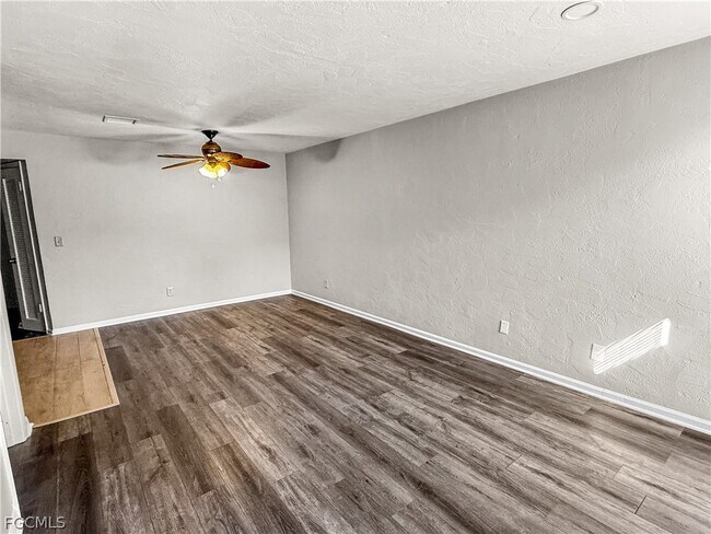 Foto del edificio - 3744 Estelle Ave