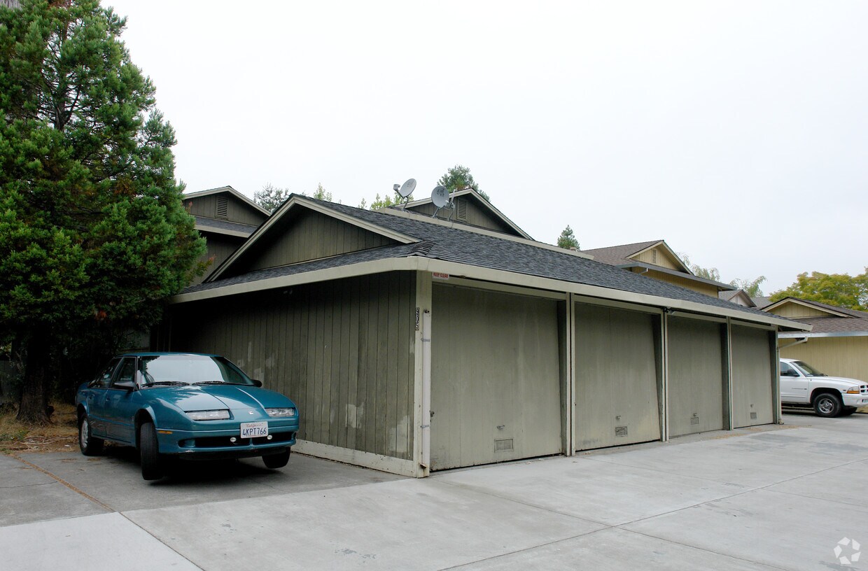 Building Photo - 905 Joanne Ct