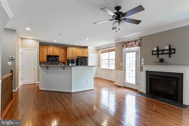 Foto del edificio - 3541 Carriage Walk Ln