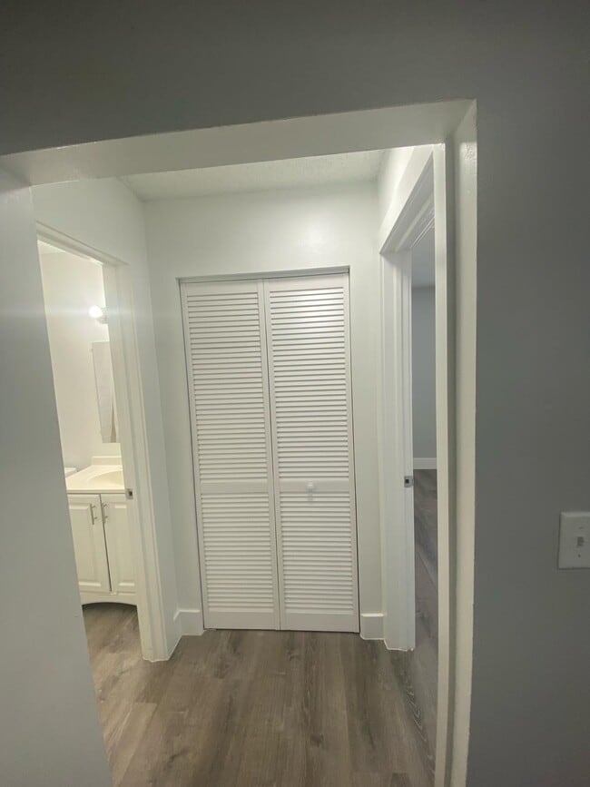 Building Photo - La Siesta Apartments I LLC