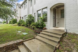 Building Photo - 2611 McCart Ave