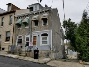 Building Photo - 510 Maple St