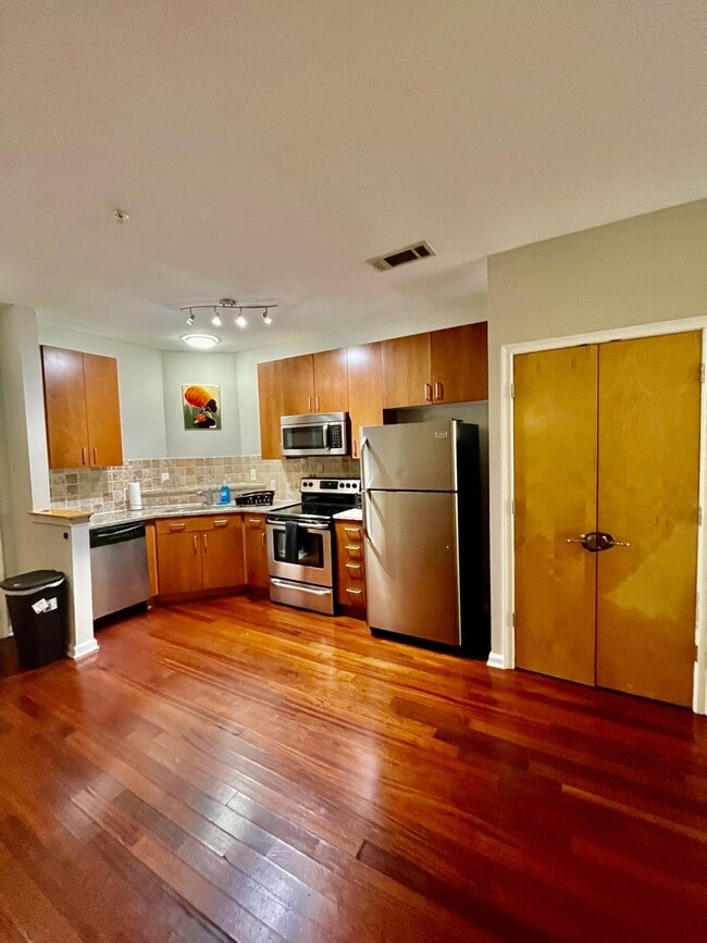 Foto del edificio - 898 Oak St SW
