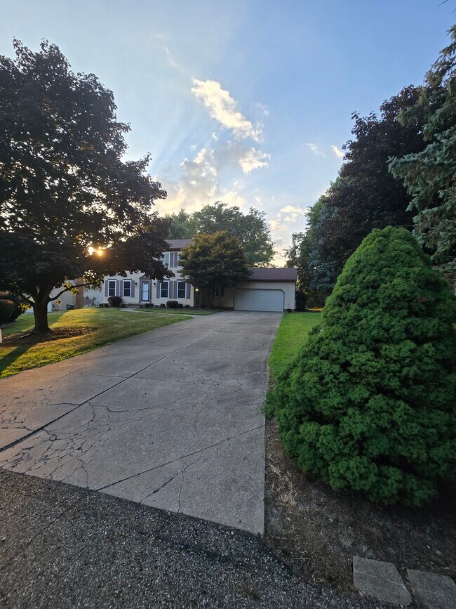 Foto del edificio - 2325 Cold Stream Ave NE