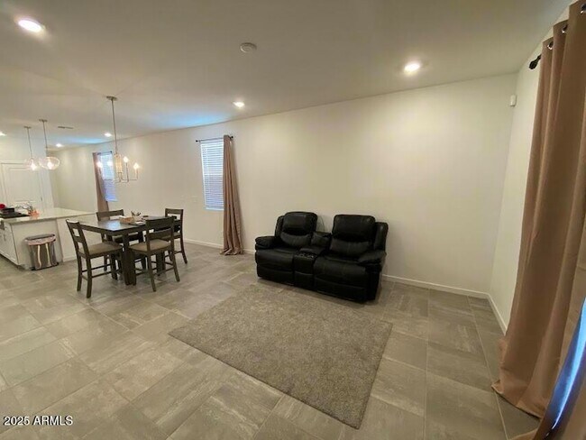 Foto del edificio - 3022 Hayden Rose Ave