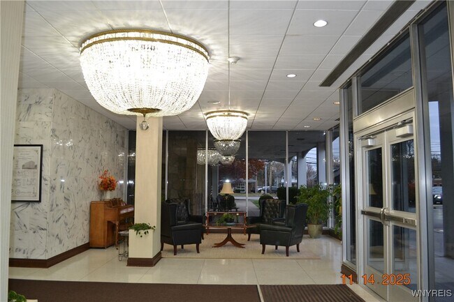 Foto del edificio - 5854 Main St