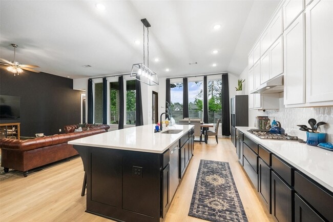 Foto del edificio - 15040 Berry Brk Dr