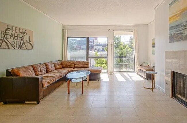 Foto del edificio - 723 Westmount Dr