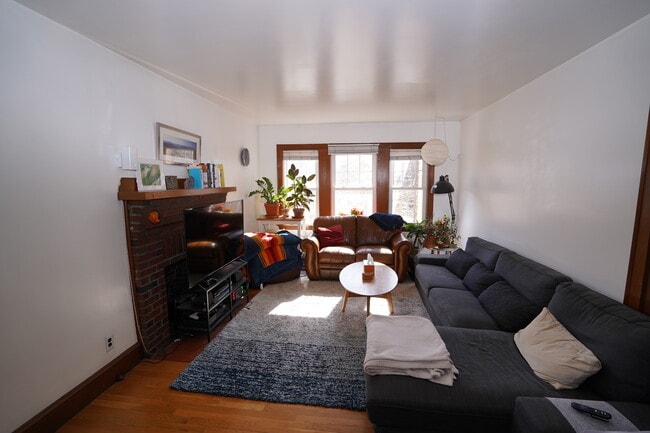Building Photo - 59 Maple Ave