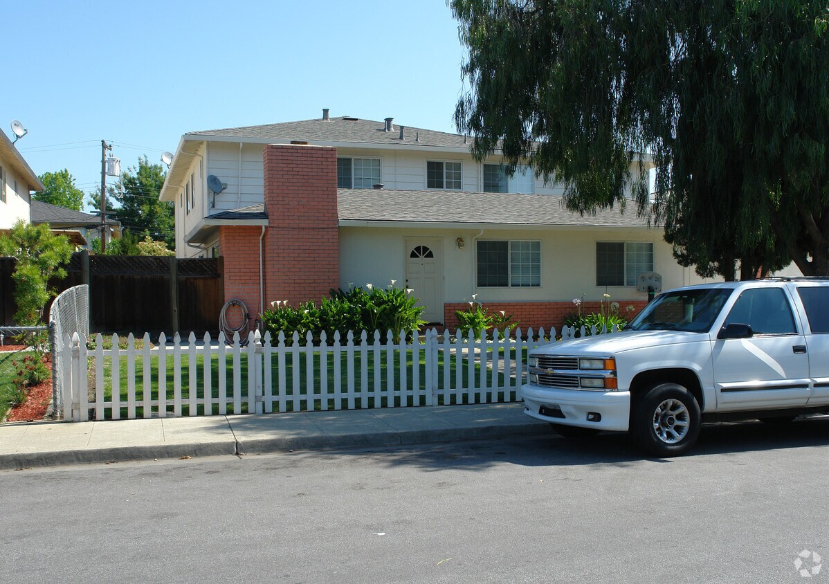 Building Photo - 657 Azara Pl