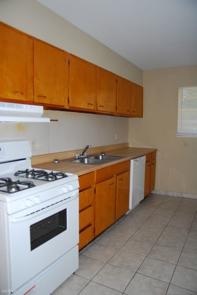 Building Photo - 3 br, 2 bath House - 2215 Kevin Ct