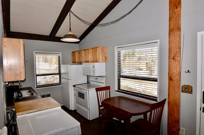 Building Photo - 809 Ryan Gulch Rd