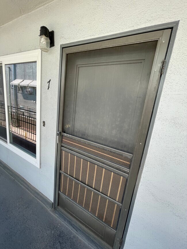 Foto del edificio - 204 E Lomita Ave