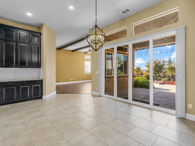 Foto del edificio - 325 Eagle Creek Ct