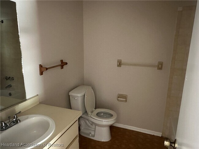 Foto del edificio - 3301 Jacklin Ave