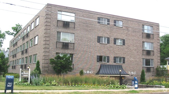 Building Photo - Fleur de Lis Apartments