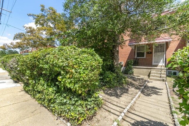 Building Photo - 3033 Seamon Ave