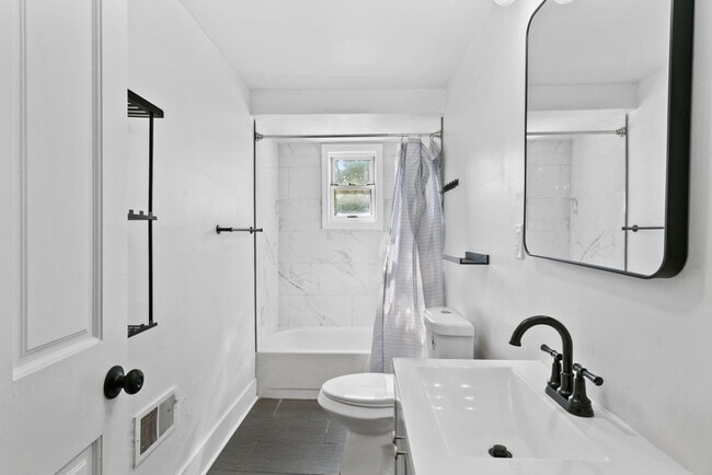 Photo - Furnished 4 bed, 2 bath home in Mt. Washington available now!