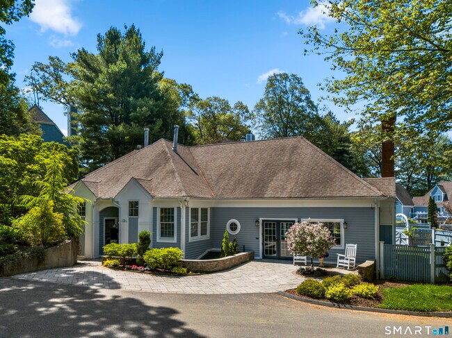 Building Photo - 2124 Old Pond Ln