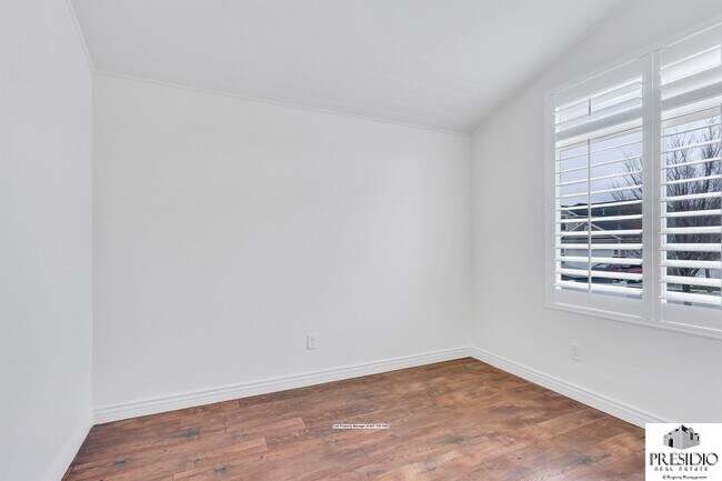 Foto del edificio - 727 Sandhill Dr