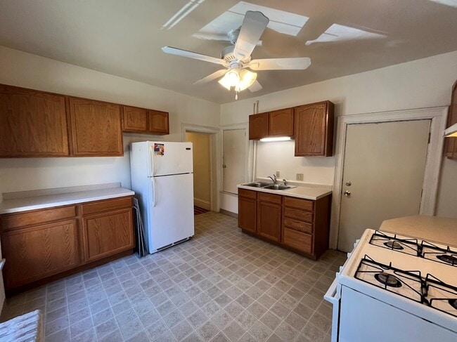 Building Photo - 406 W Mifflin St