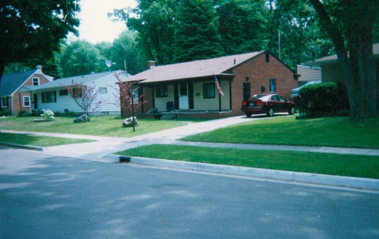 Primary Photo - 1733 S Holly Way