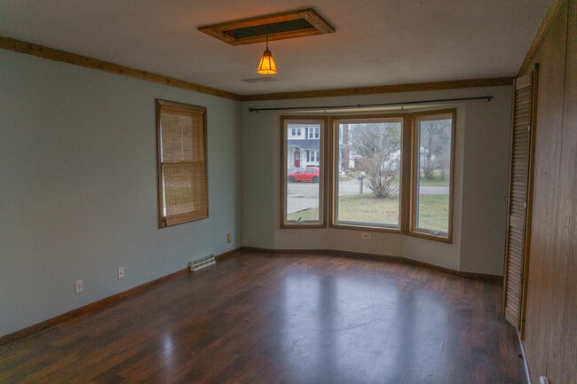 Building Photo - 1654 Vans Blvd