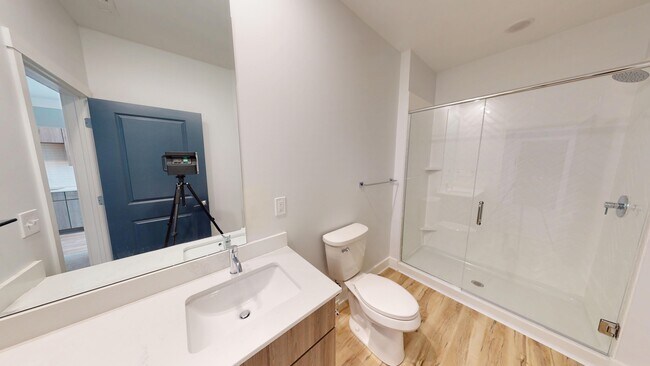 Baño del club - Factory 52 Townhomes