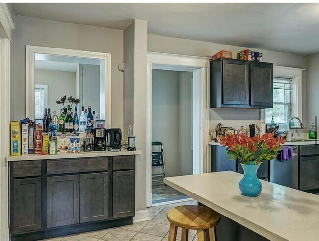 Foto del edificio - 6415 Cates Ave