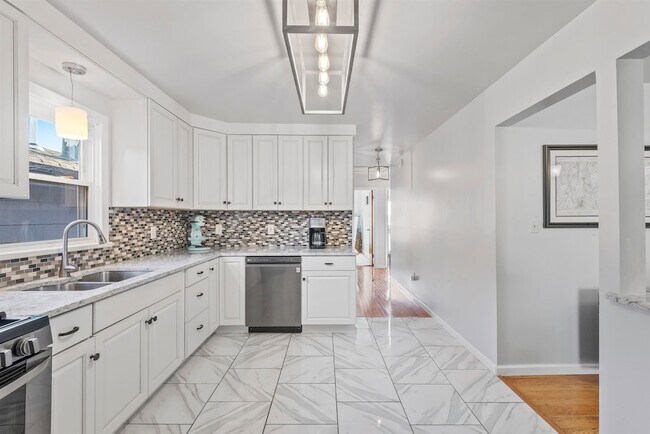 Building Photo - 290 Randolph Ave