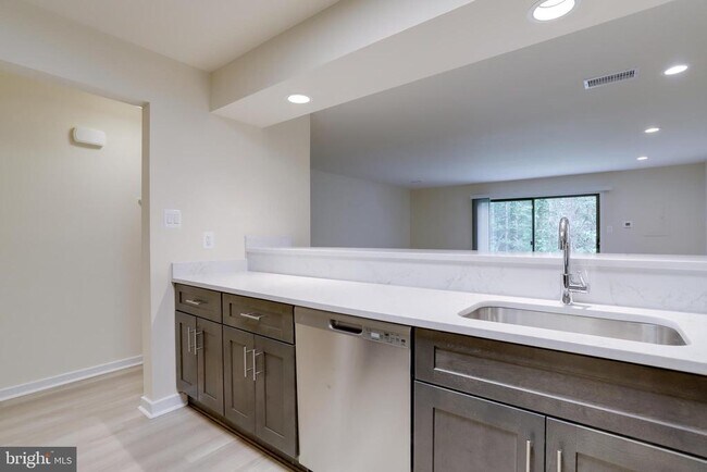 Foto del edificio - 3729 Madison Ln