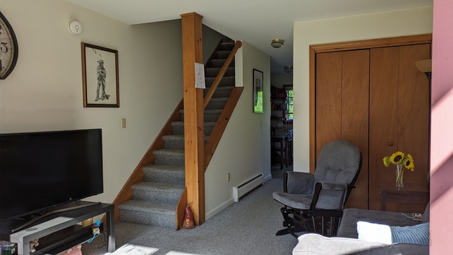 Building Photo - Newly Renovated 2 Bedroom