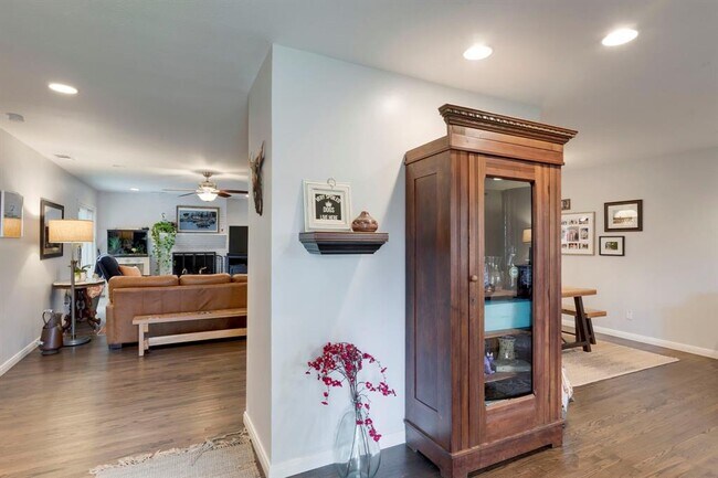 Building Photo - 8460 Sweetwater Dr