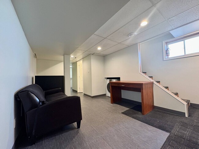 Building Photo - 531 Luci Ct