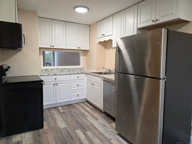 Foto del edificio - 552 Shennecossett Rd