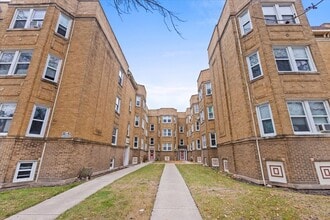 Building Photo - 6418 N Richmond St