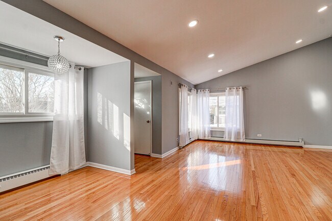 Foto del edificio - 3040 Knollwood Ln