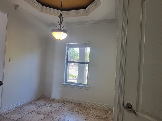 Building Photo - 2024 Durango Ave