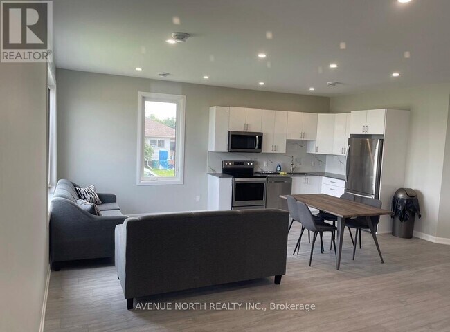 Photo du bâtiment - 876 Baseline Rd