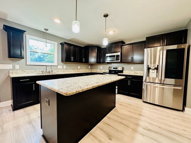 Building Photo - Luxury Corner Lot Home!