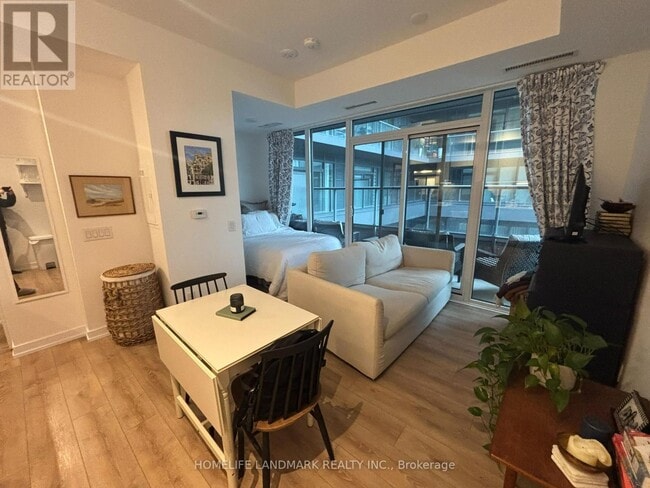 Building Photo - 500 Dupont St