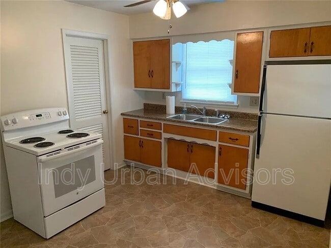 Foto del edificio - 1824 N Goodlet Ave