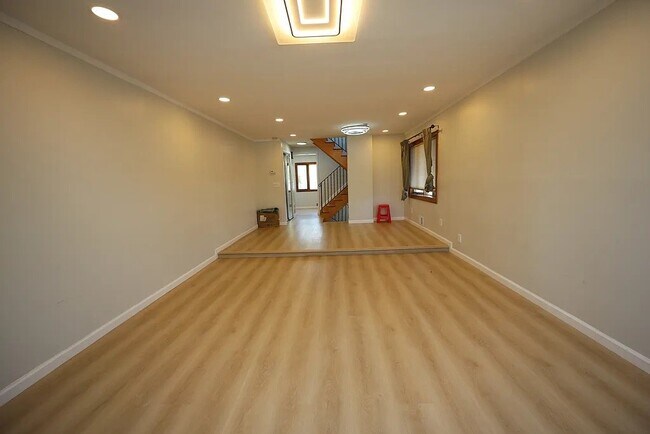 Foto del edificio - 178 Spratt Ave