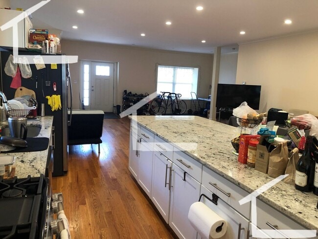 Building Photo - HOT BRIGHTON LISTING!!!!