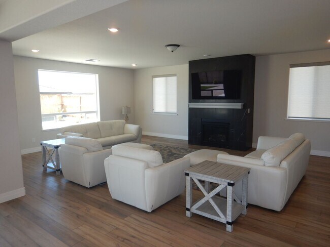 Building Photo - Gorgeous Singe Story in Spanish Springs