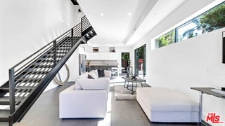 Foto del edificio - 1123 N Formosa Ave