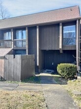 Building Photo - 27 Sycamore Ct