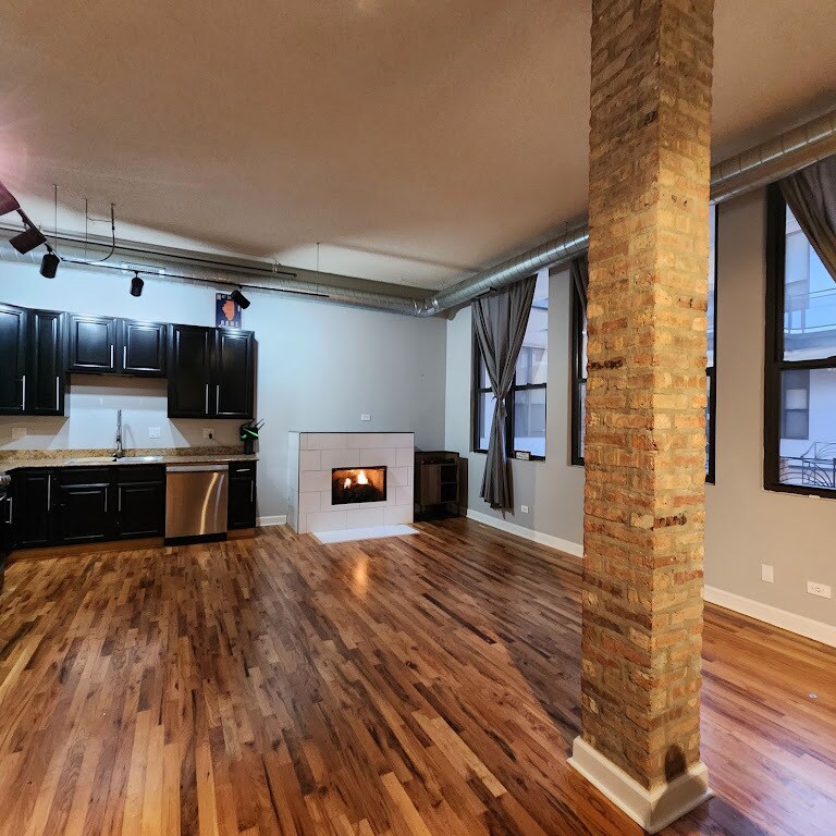 Primary Photo - 4101 S Michigan Ave