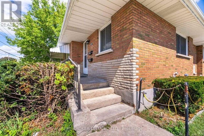Photo du bâtiment - 227 Stevenson Rd N