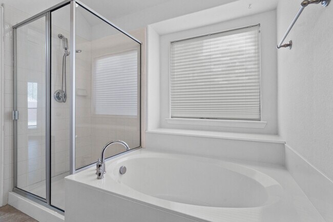 Foto del edificio - 4327 Wellington Grove Ln